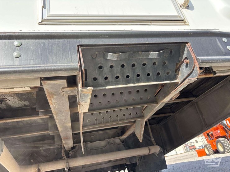 2013-ford-f550-image-42