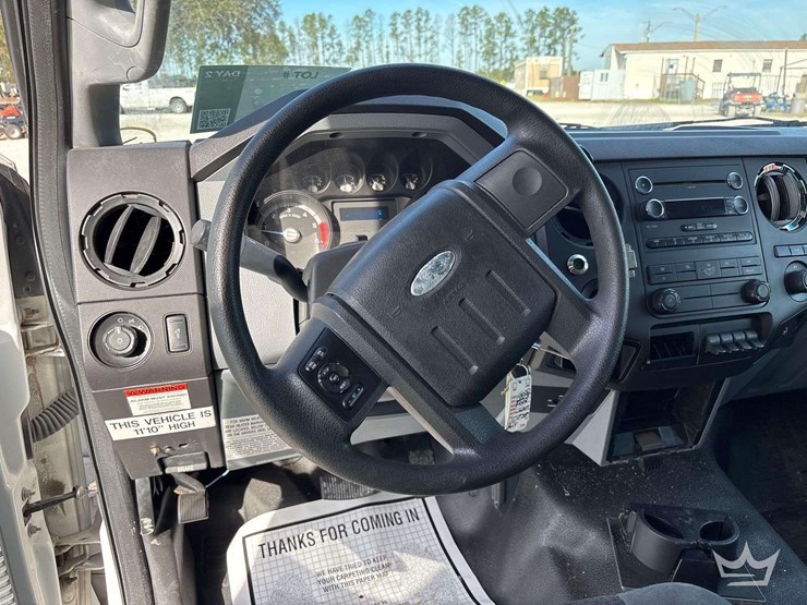 2013-ford-f550-image-33