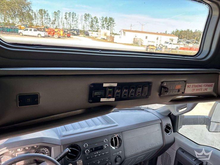 2013-ford-f550-image-24