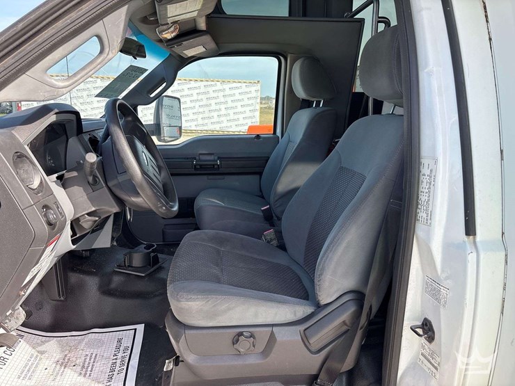 2013-ford-f550-image-32