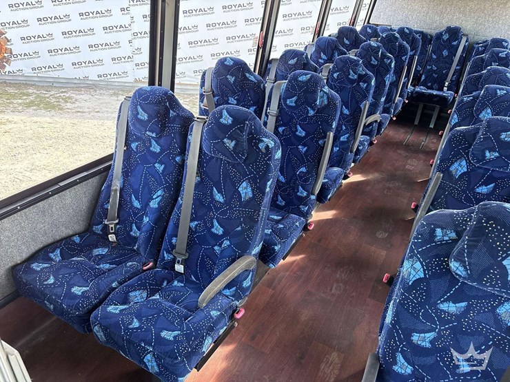 2013-ford-f550-image-12