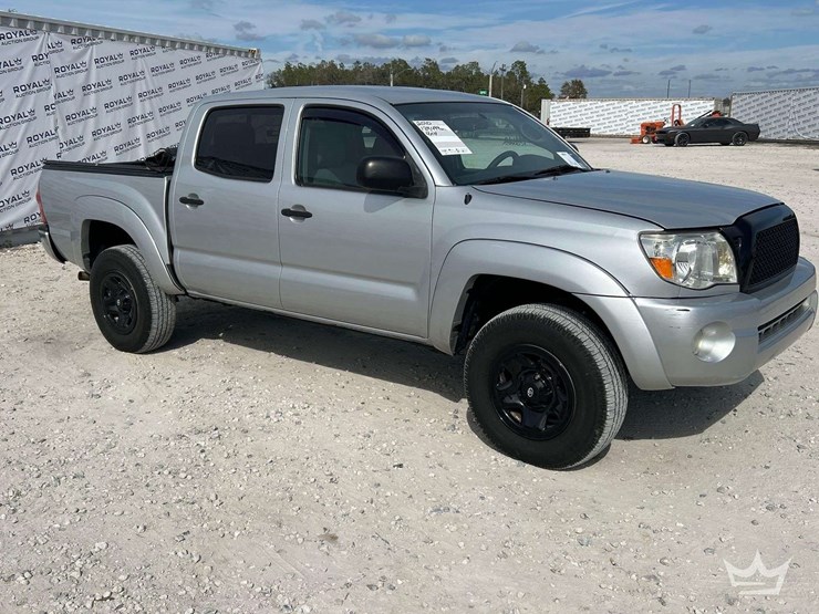 2010-toyota-tacoma-image-2