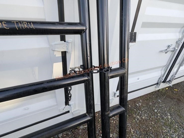 10'-hd-panel-w/-ride-through-gate-image-6