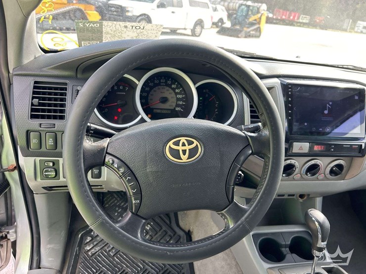 2010-toyota-tacoma-image-10