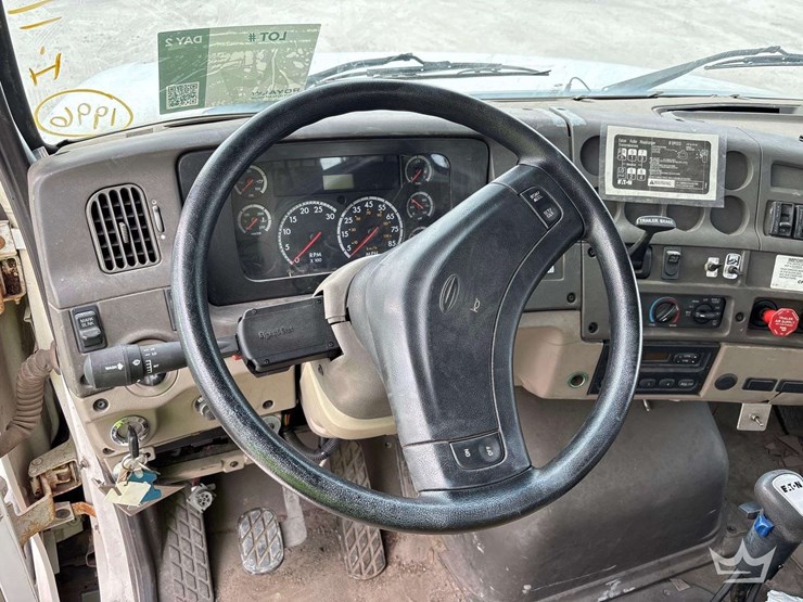 2003-sterling-l9500-image-22