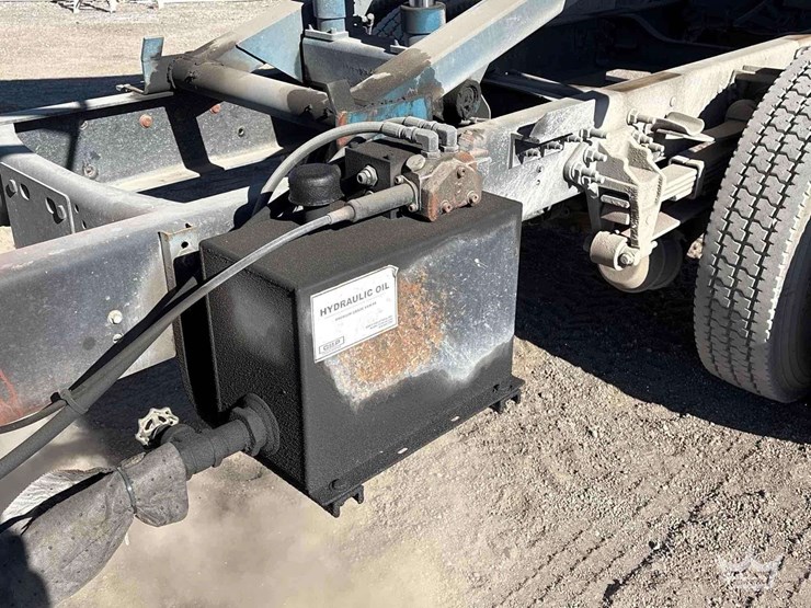 2017-ford-f650-image-8