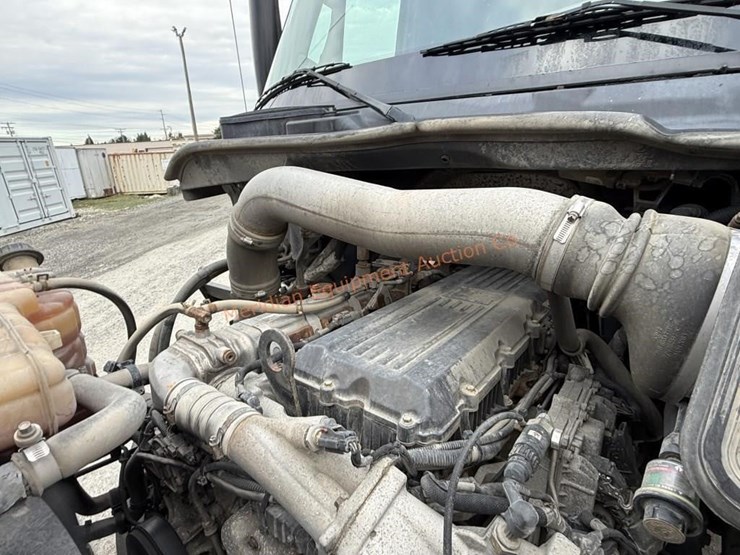 international-prostar-image-51