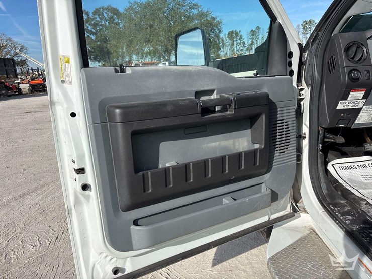 2013-ford-f550-image-31