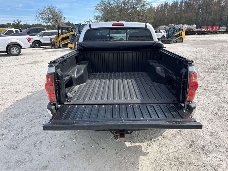 2010-toyota-tacoma-image-18