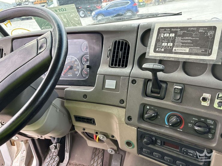 2003-sterling-l9500-image-24