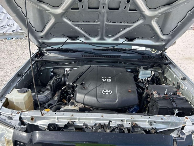 2010-toyota-tacoma-image-9