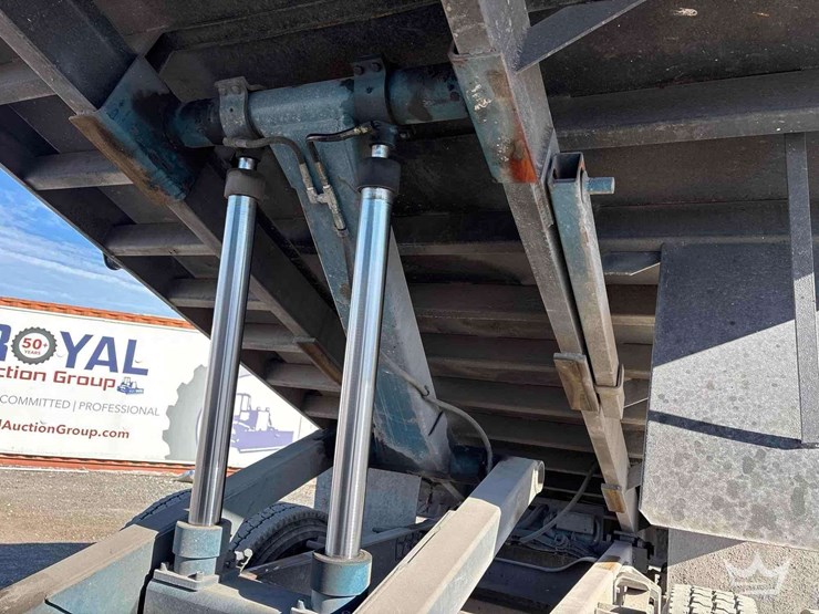 2017-ford-f650-image-9