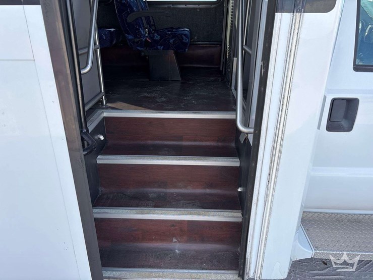 2013-ford-f550-image-26