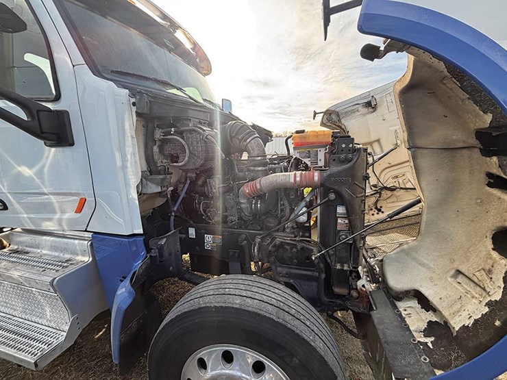 2018-peterbilt-567-image-4