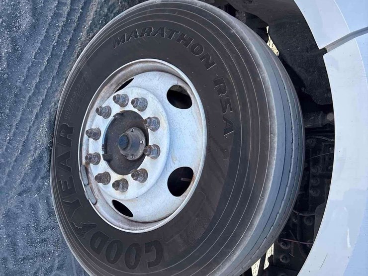 2017-ford-f650-image-23