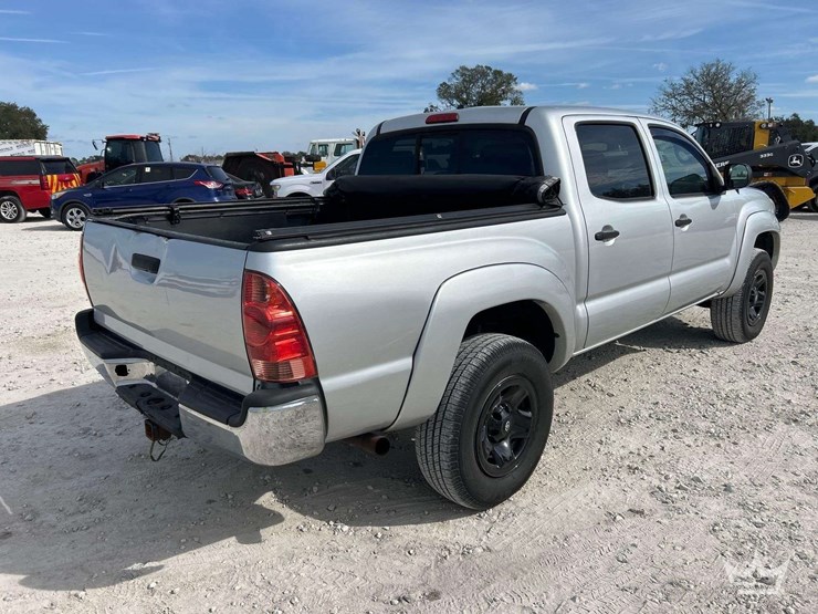 2010-toyota-tacoma-image-3