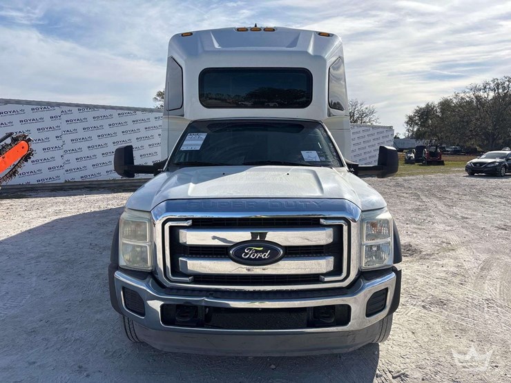 2013-ford-f550-image-44