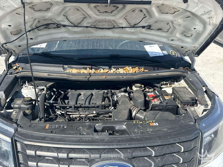 2016-ford-explorer-image-9