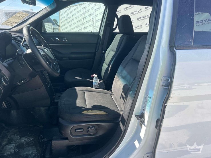 2016-ford-explorer-image-12