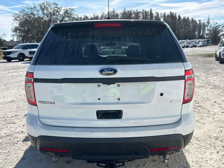 2015-ford-explorer-image-26