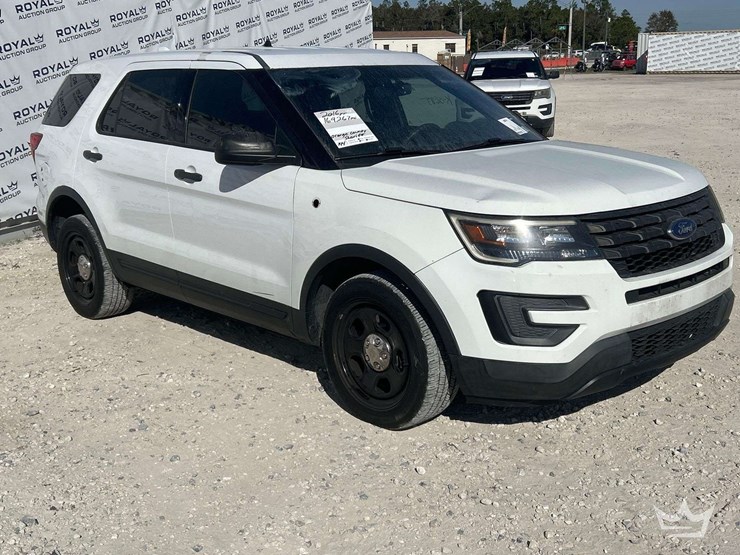 2016-ford-explorer-image-2