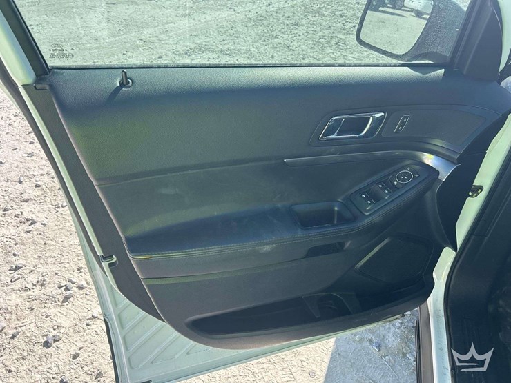 2016-ford-explorer-image-14