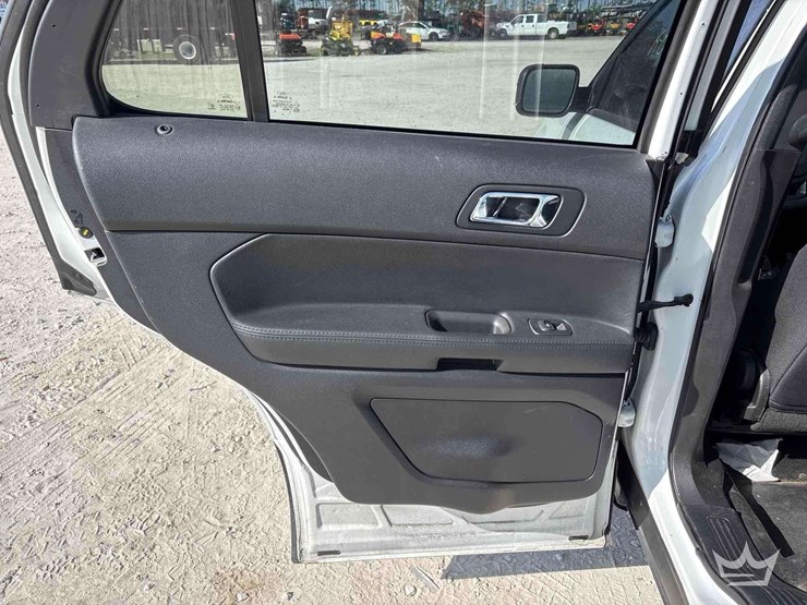 2016-ford-explorer-image-22