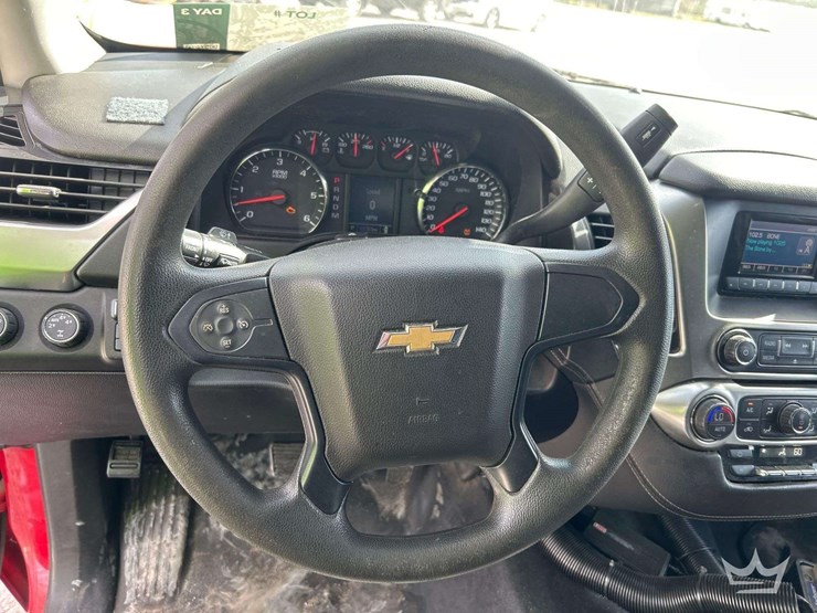 2015-chevrolet-suburban-image-10