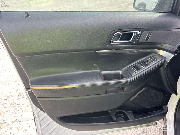 2016-ford-explorer-image-10