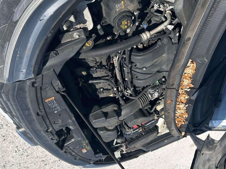 2016-ford-explorer-image-8