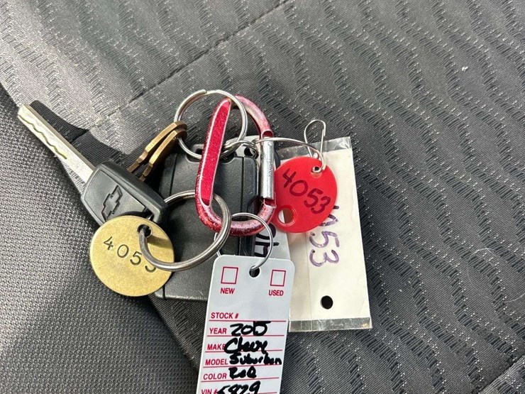 2015-chevrolet-suburban-image-24