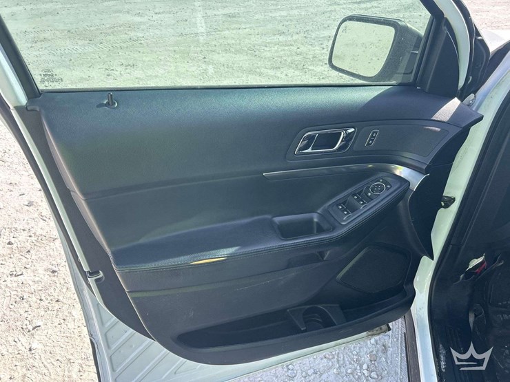 2016-ford-explorer-image-14