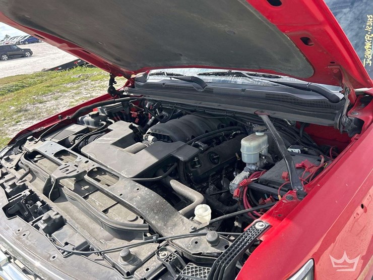 2015-chevrolet-suburban-image-7