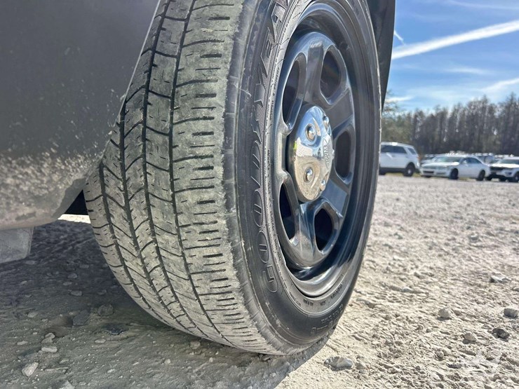 2015-ford-explorer-image-24