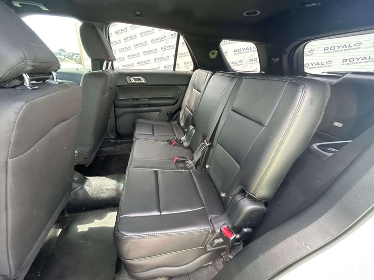 2016-ford-explorer-image-17