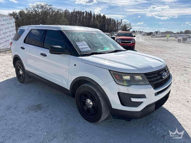2016-ford-explorer-image-2