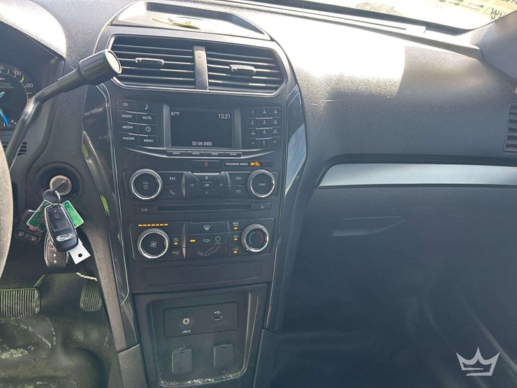 2016-ford-explorer-image-15