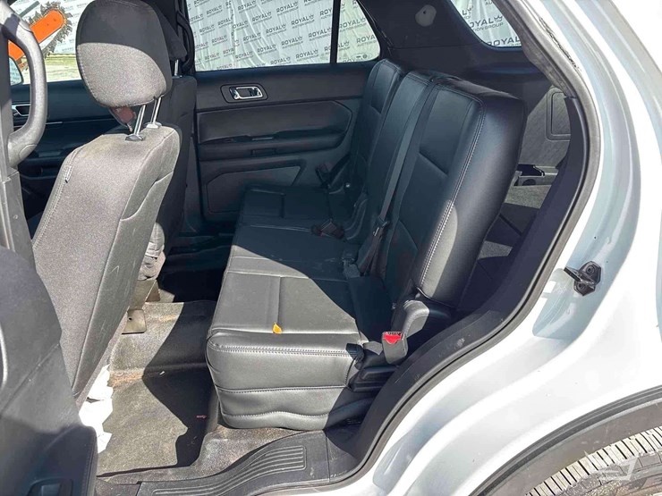 2016-ford-explorer-image-23