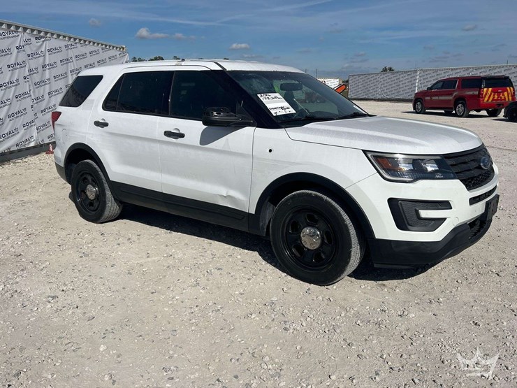 2016-ford-explorer-image-2