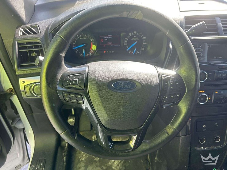 2016-ford-explorer-image-13