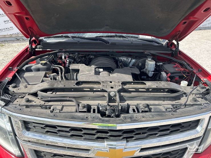 2015-chevrolet-suburban-image-8