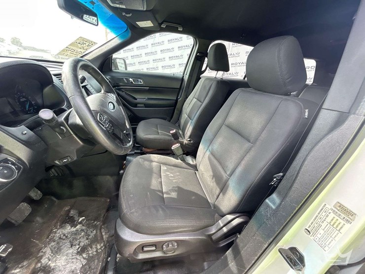 2016-ford-explorer-image-11