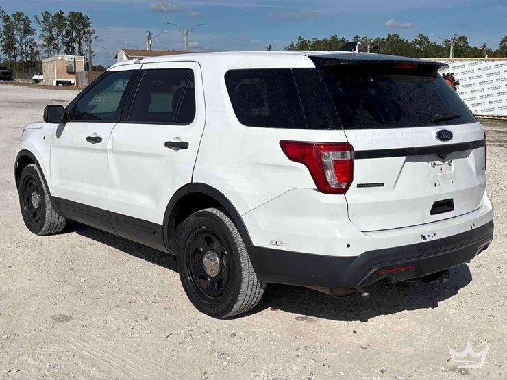 2016-ford-explorer-image-4