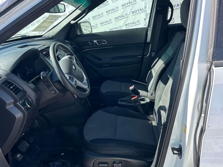 2015-ford-explorer-image-12