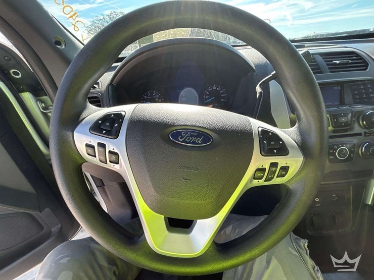 2015-ford-explorer-image-13