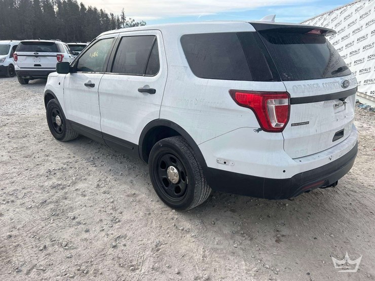 2016-ford-explorer-image-4