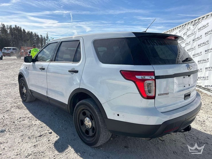 2015-ford-explorer-image-4