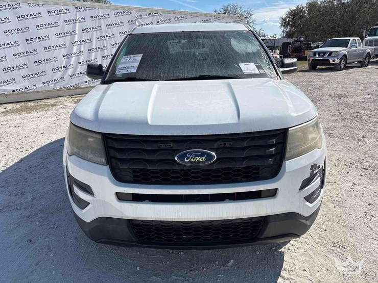 2016-ford-explorer-image-28