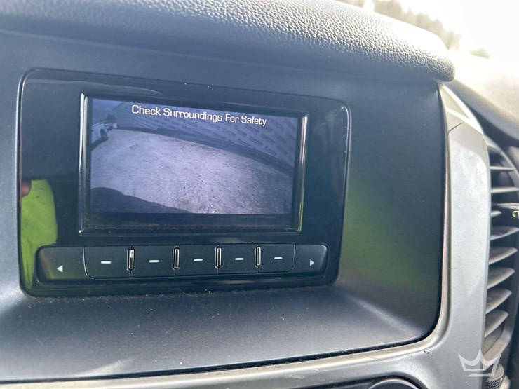 2015-chevrolet-suburban-image-16