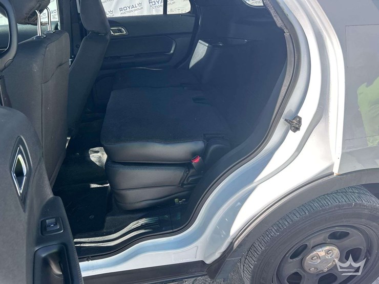 2016-ford-explorer-image-17